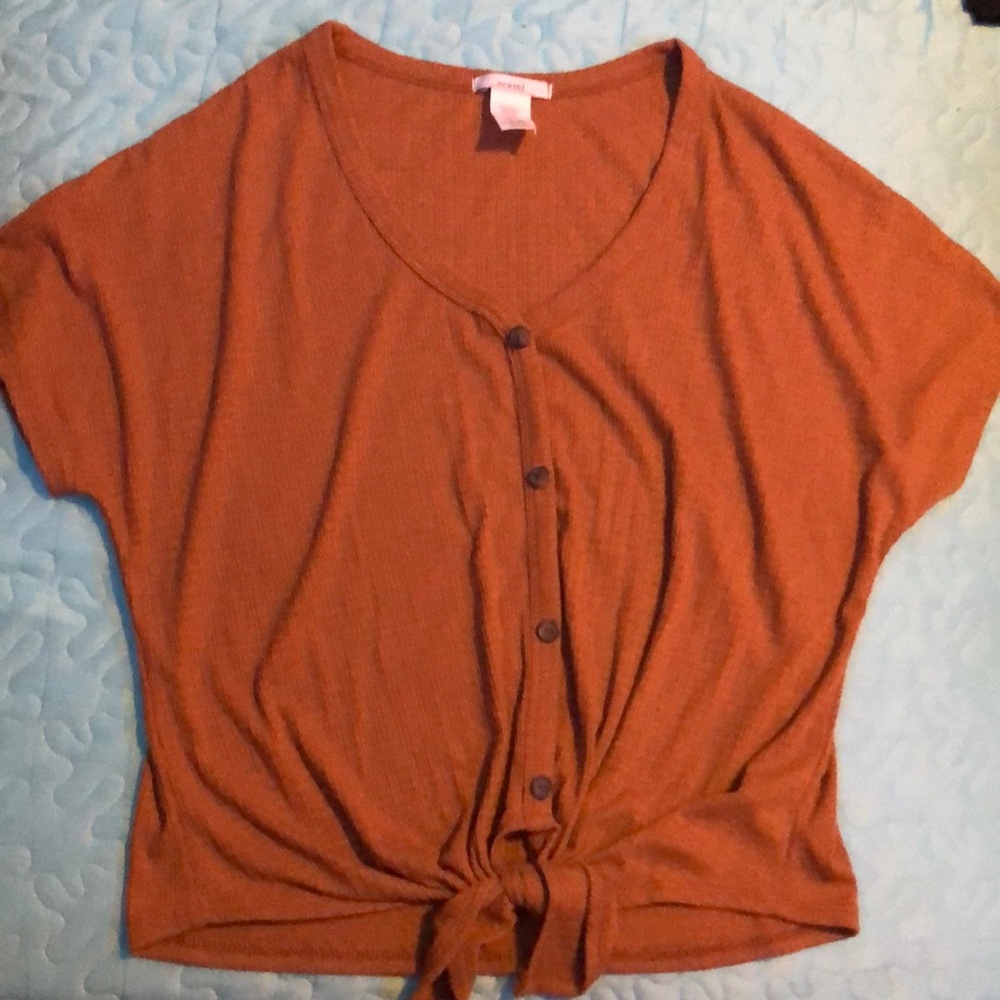 Cute used orange blouse it’s soft and cozy
